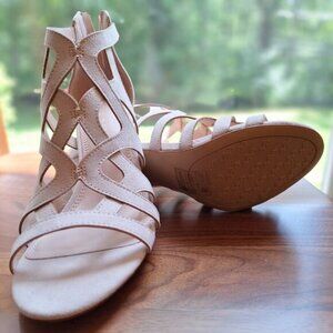 Kelly & Katie Kinsley Sandal - New!